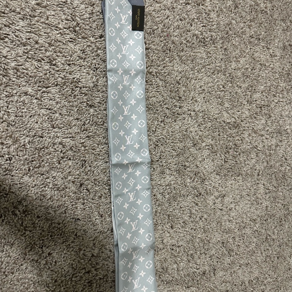 Gray Patterned Scarf - Picture 2 of 2